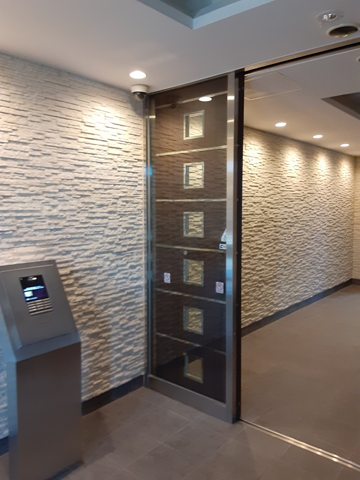 25/29 エントランス