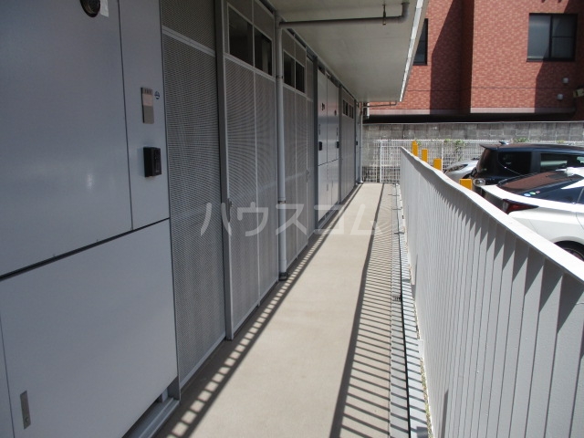 25/29 エントランス