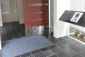 18/22 エントランス