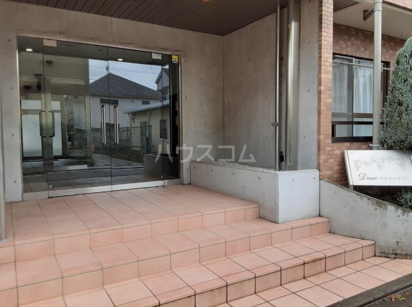 23/30 エントランス