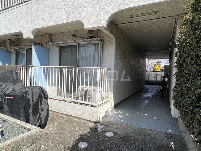 28/30 エントランス