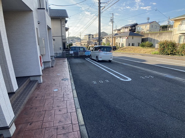 27/30 駐車場