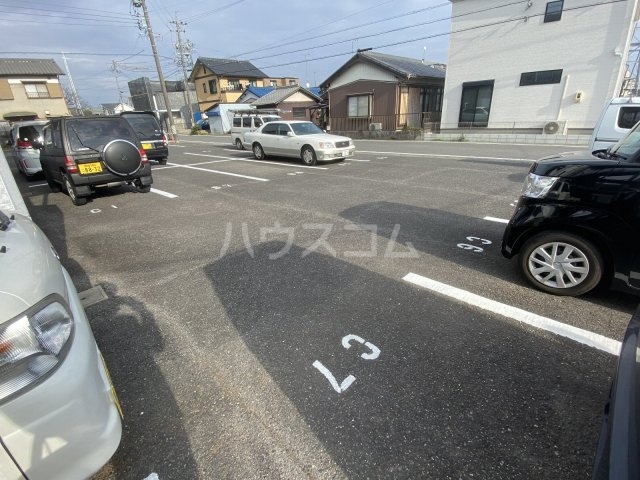 27/30 駐車場