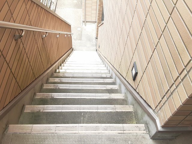 25/30 エントランス