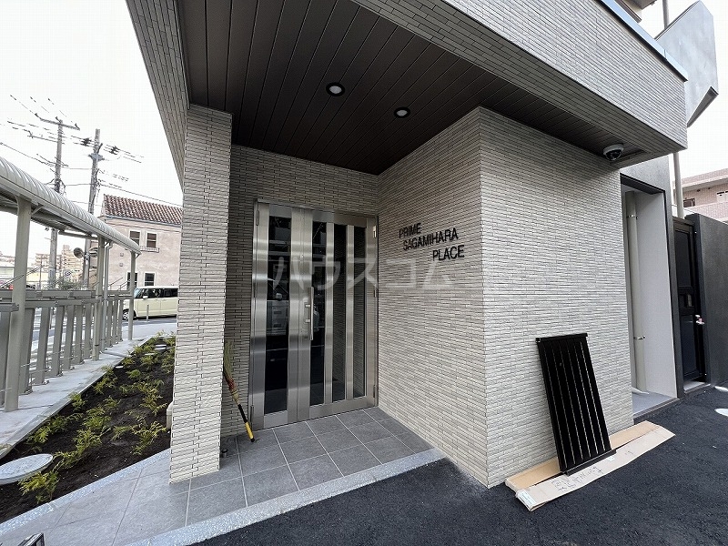 27/30 エントランス