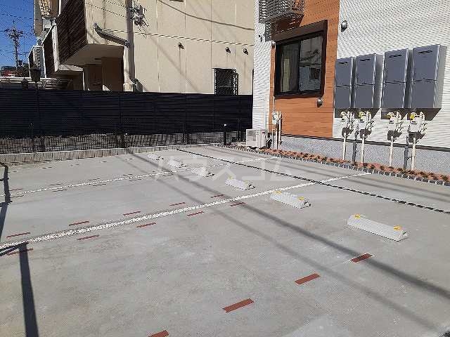 14/18 駐車場