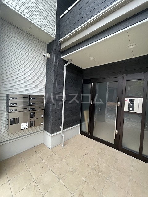 24/30 エントランス