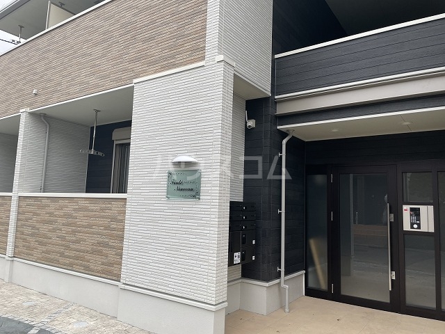 25/30 エントランス