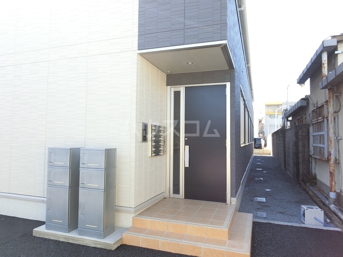 18/24 エントランス