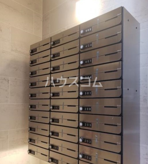 26/30 エントランス