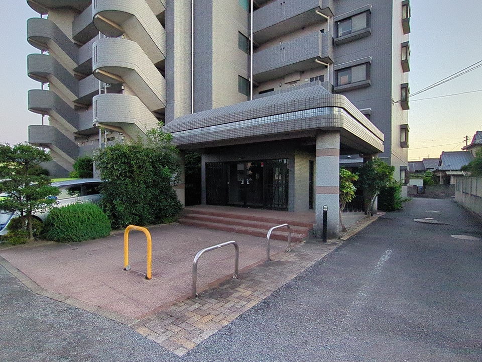 22/30 エントランス