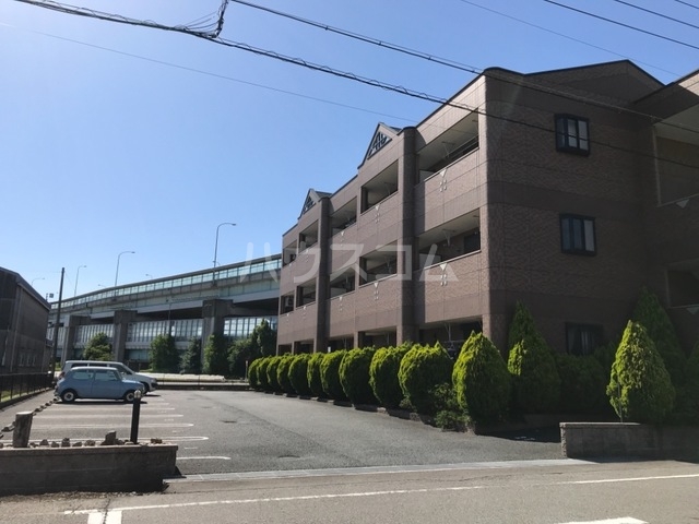 23/26 駐車場