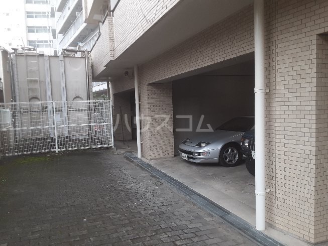 23/30 駐車場