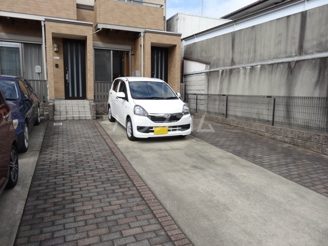 22/26 駐車場