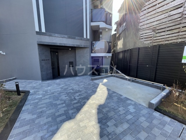 28/30 エントランス