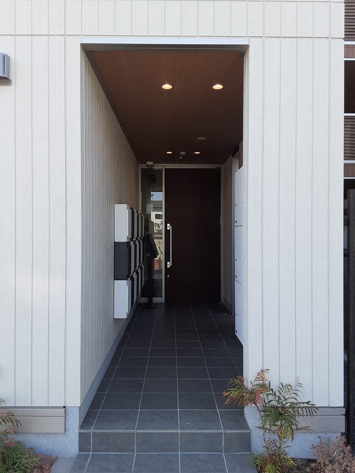 26/30 エントランス