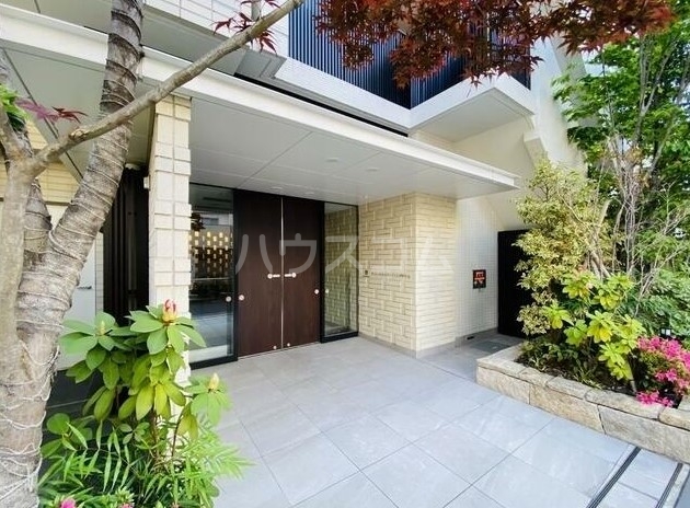 24/28 エントランス