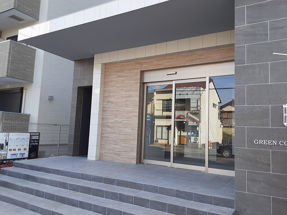 26/30 エントランス