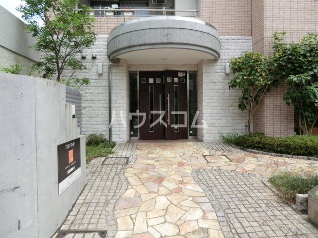 18/23 エントランス