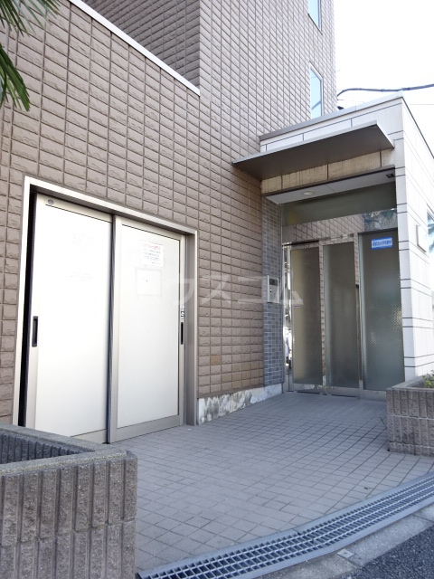 20/30 エントランス