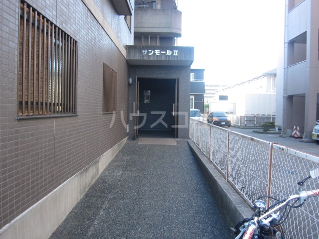 21/30 エントランス