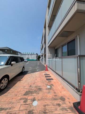 27/28 駐車場