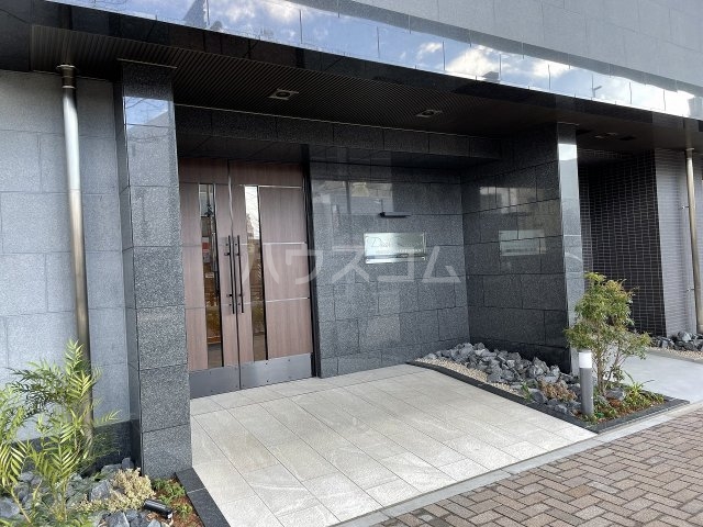 27/30 エントランス