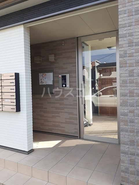 24/30 エントランス