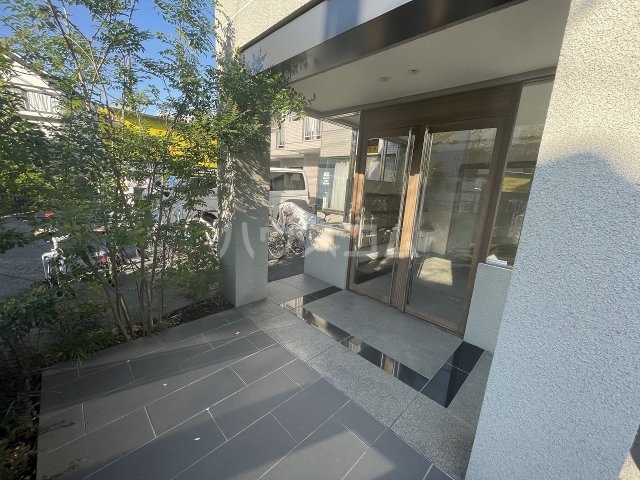 21/30 エントランス