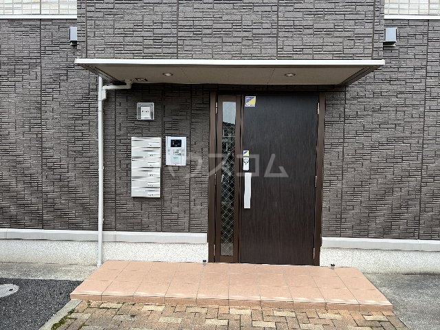 28/30 エントランス