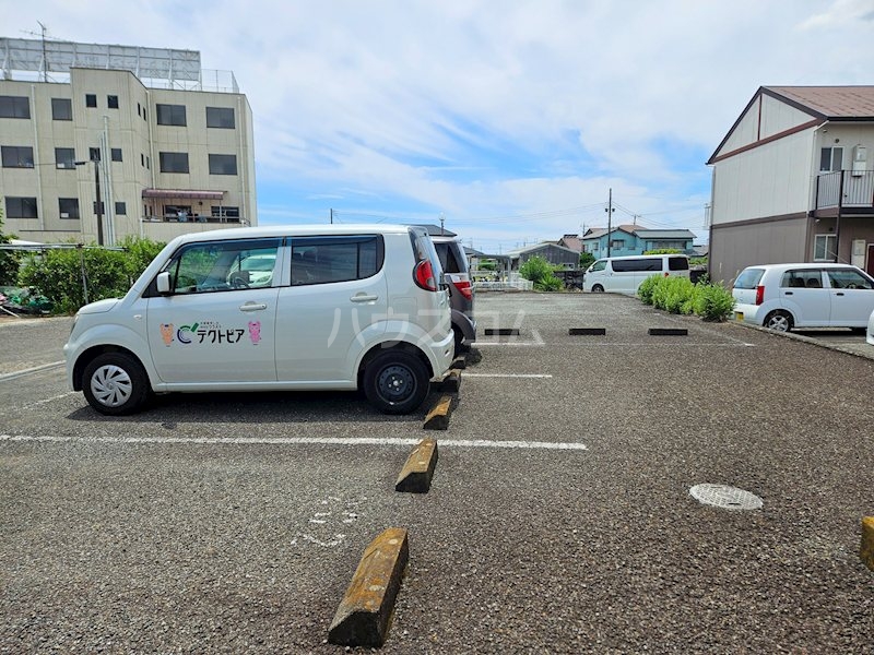 2/3 駐車場