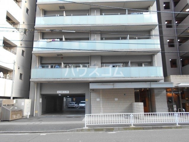 20/21 エントランス