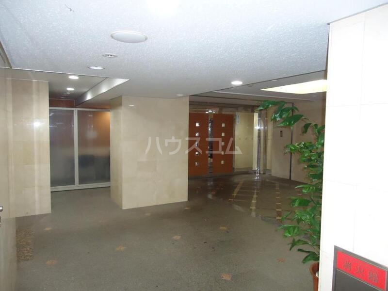 2/4 エントランス
