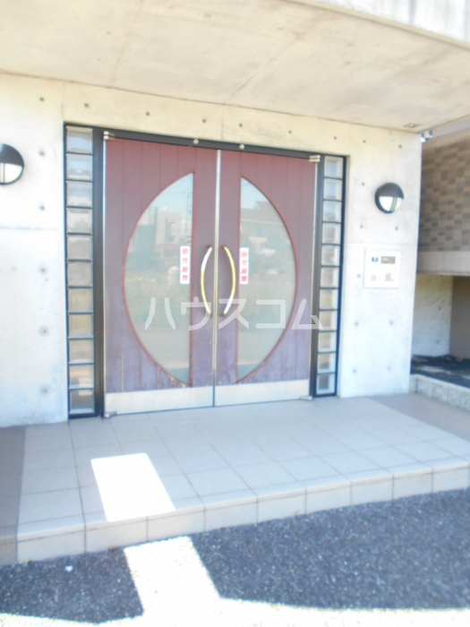 16/23 エントランス