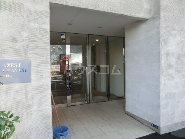 16/23 エントランス