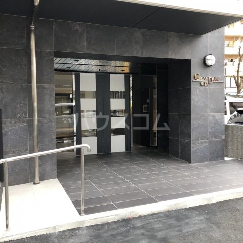 23/30 エントランス