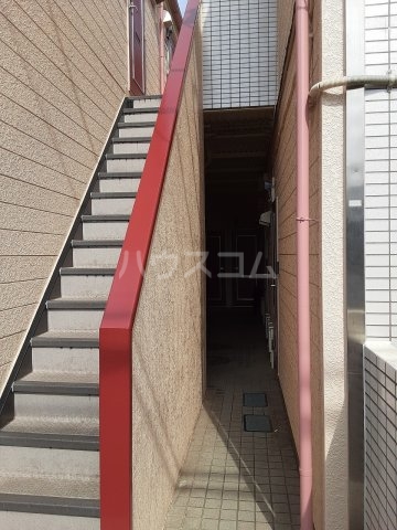 23/30 エントランス