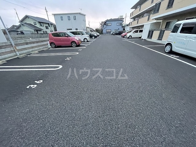 24/25 駐車場
