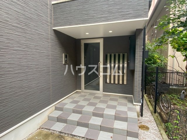 28/30 エントランス