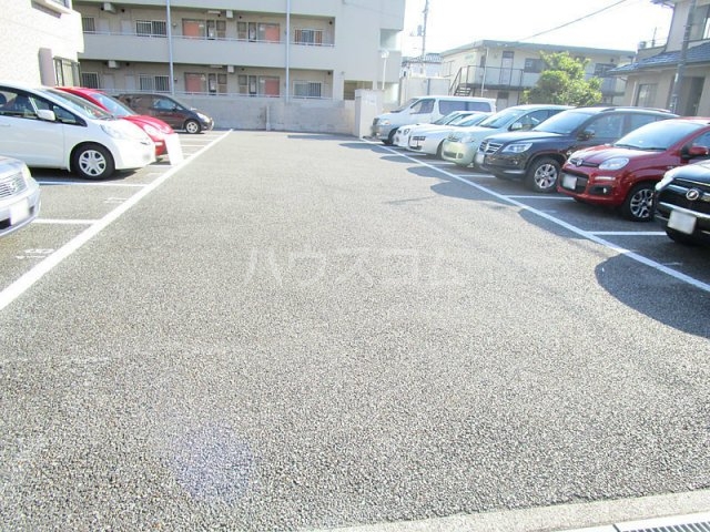 21/28 駐車場
