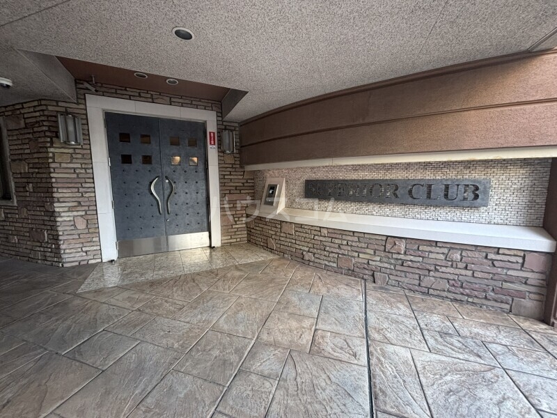 23/26 エントランス