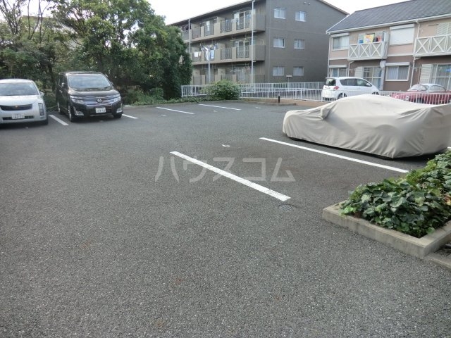 18/22 駐車場