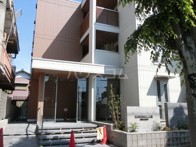 23/26 エントランス