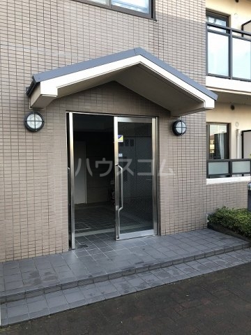 27/30 エントランス