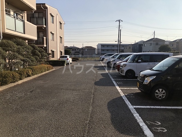 28/30 駐車場