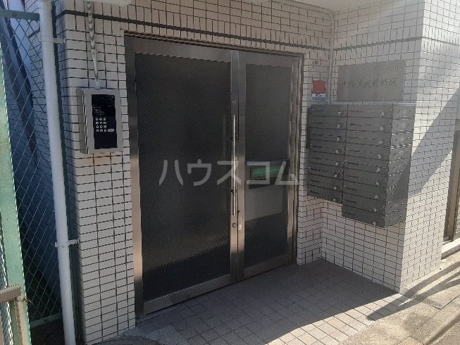 21/30 エントランス