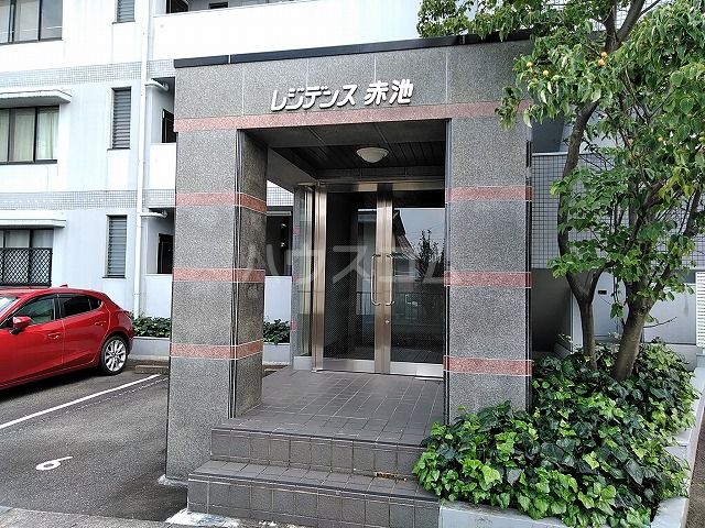 28/30 エントランス