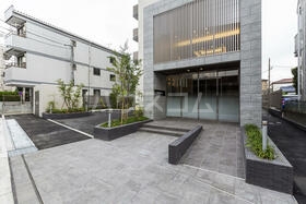 15/23 エントランス