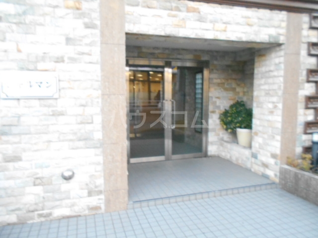 22/30 エントランス