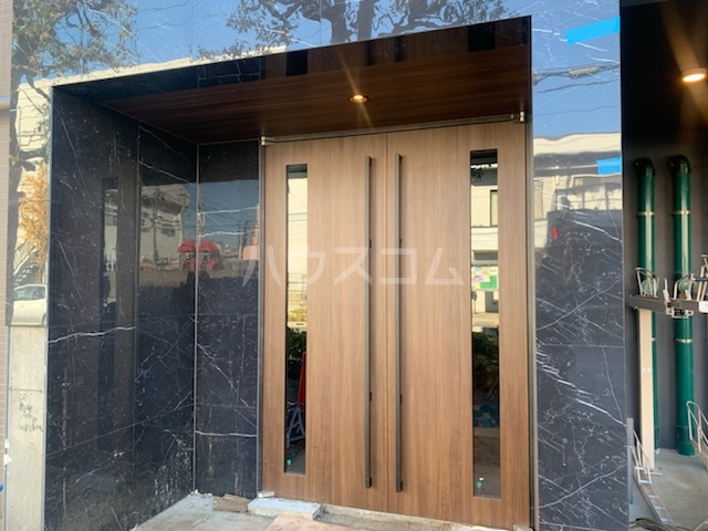 25/30 エントランス